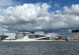 Bilde av Oslos havnefront med operaen, Munch-museet pg Deichman bibliotek.